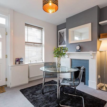 Ashton House - Stylish 2 Bedroom House, Close To Luton Town Center & Airport Екстер'єр фото
