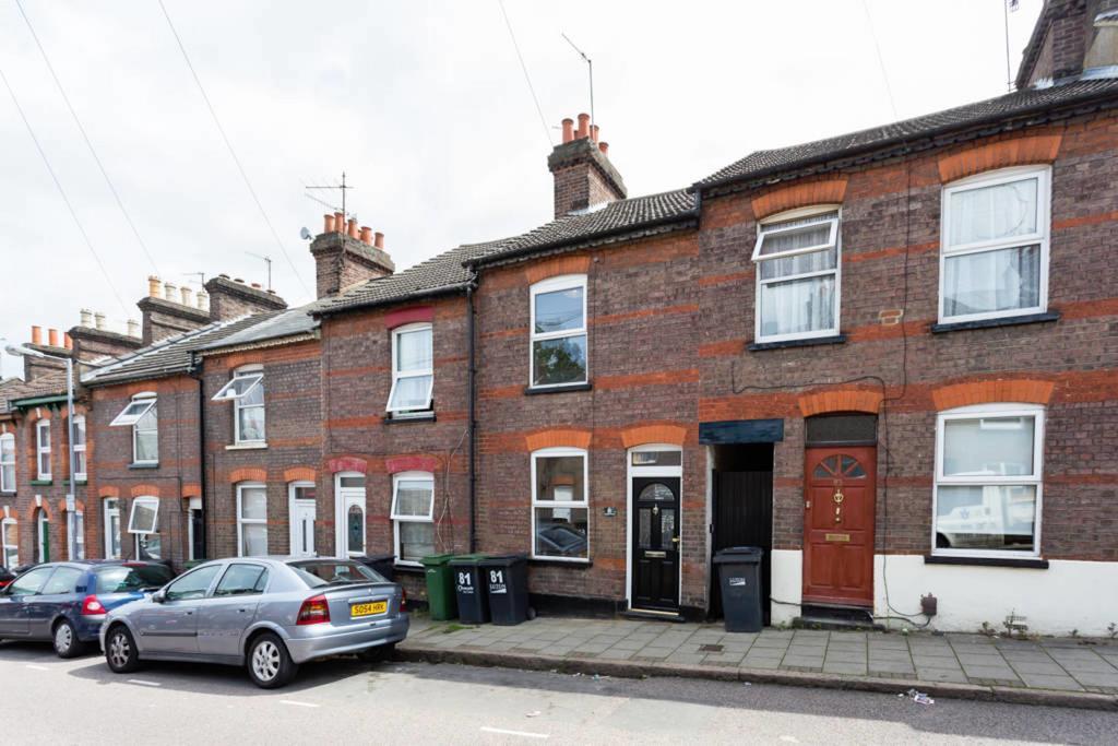 Ashton House - Stylish 2 Bedroom House, Close To Luton Town Center & Airport Екстер'єр фото