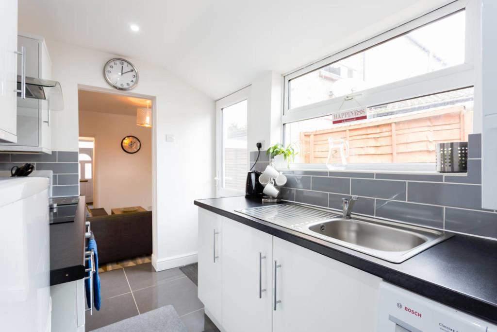 Ashton House - Stylish 2 Bedroom House, Close To Luton Town Center & Airport Екстер'єр фото