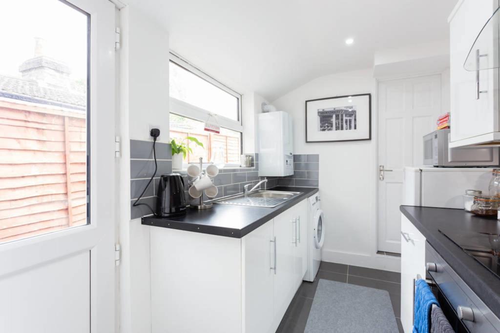 Ashton House - Stylish 2 Bedroom House, Close To Luton Town Center & Airport Екстер'єр фото