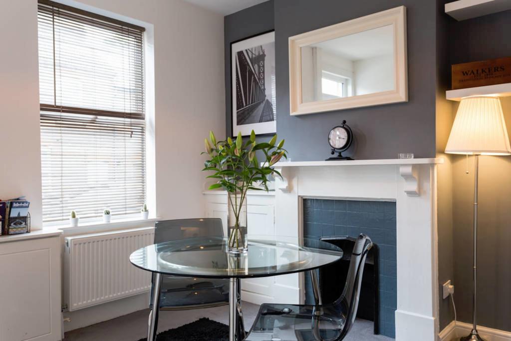 Ashton House - Stylish 2 Bedroom House, Close To Luton Town Center & Airport Екстер'єр фото