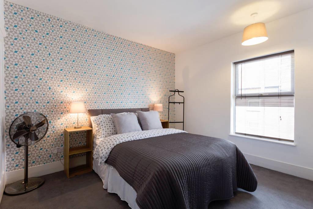 Ashton House - Stylish 2 Bedroom House, Close To Luton Town Center & Airport Екстер'єр фото
